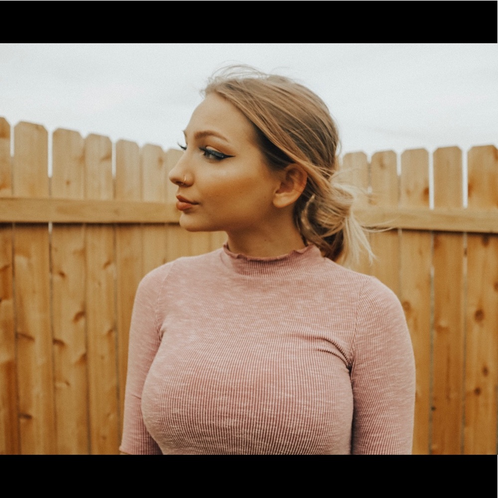 Ribbed Quarter-length Sleeve Top